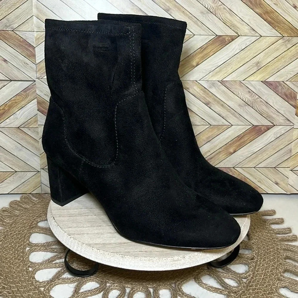 Ann Taylor Pull On Black Suede Heeled High Ankle Boots Classic Mobwife Chic - Picture 1 of 7